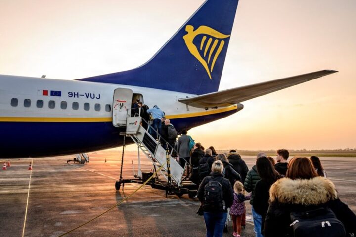 Danish Climate Council Calls for Higher Fees on Flights Departing the Country